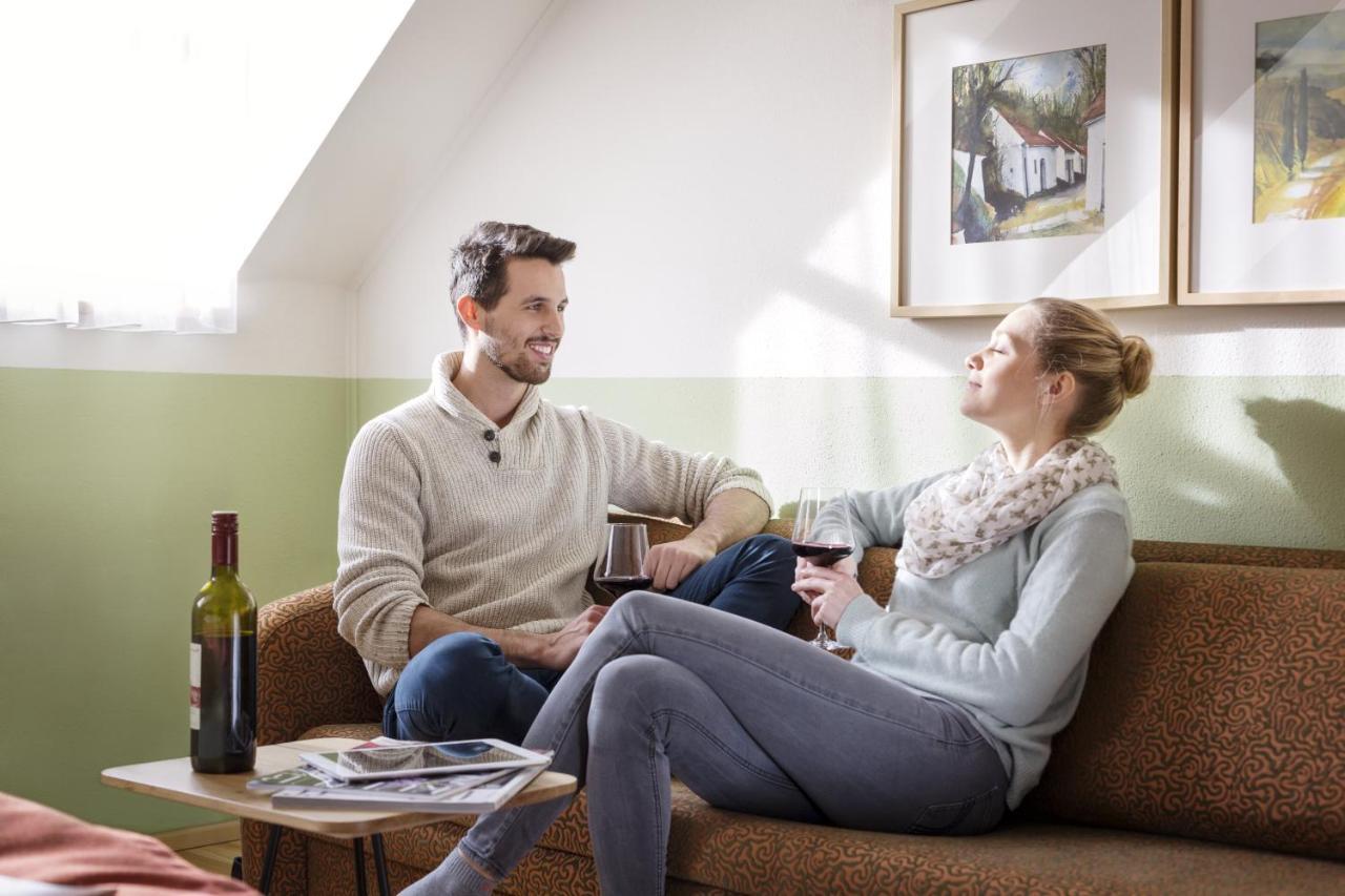 Weingut & Gaestezimmer Edelmann Göttlesbrunn Exterior foto