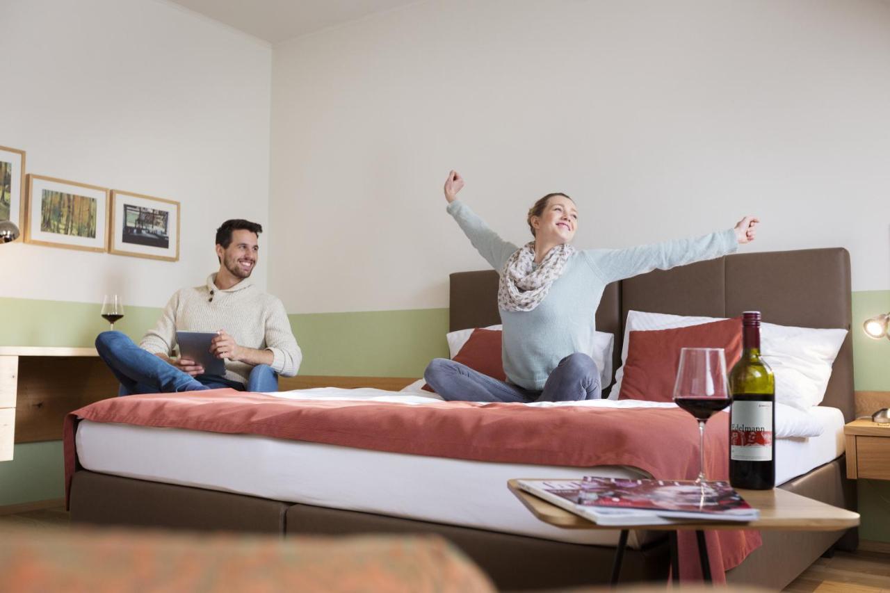 Weingut & Gaestezimmer Edelmann Göttlesbrunn Exterior foto