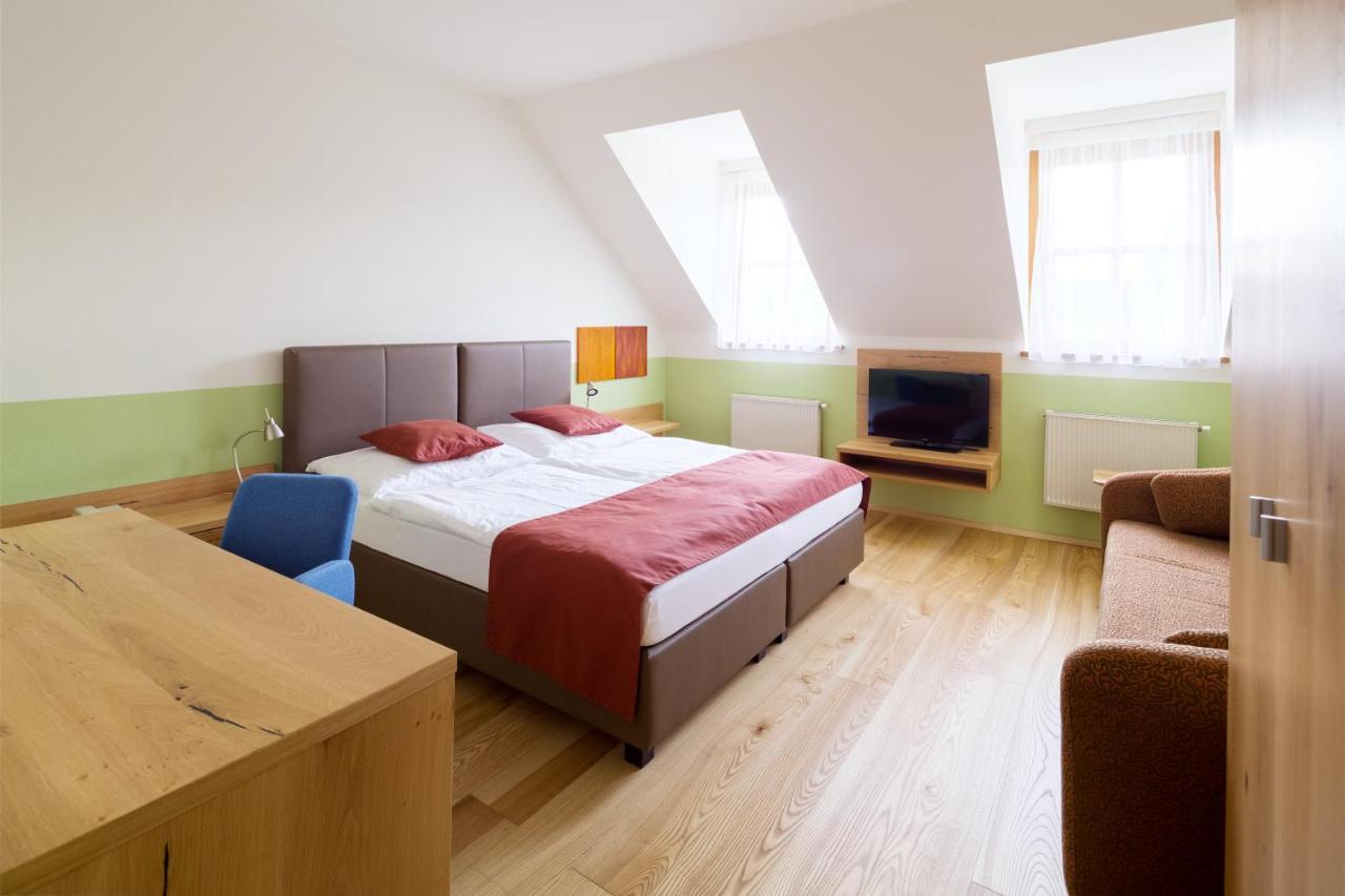 Weingut & Gaestezimmer Edelmann Göttlesbrunn Exterior foto