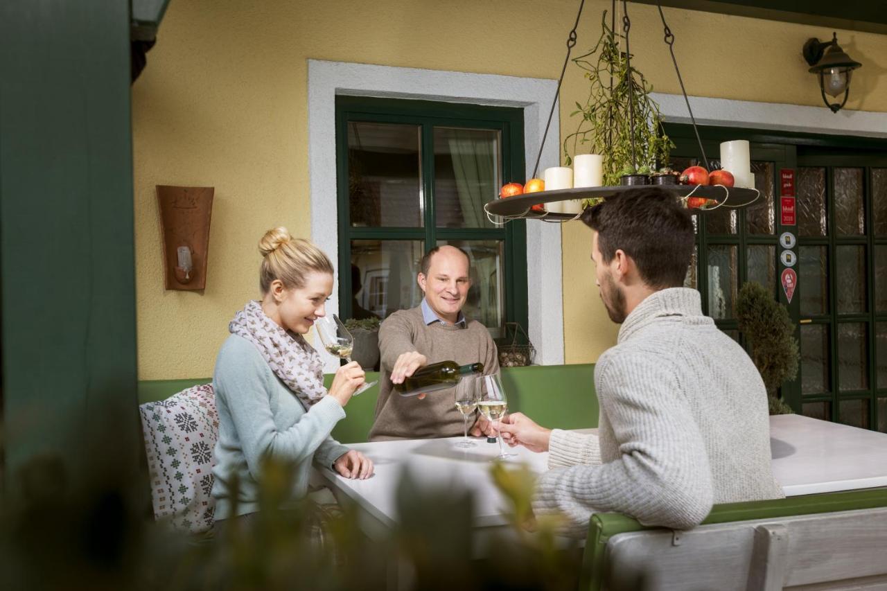 Weingut & Gaestezimmer Edelmann Göttlesbrunn Exterior foto