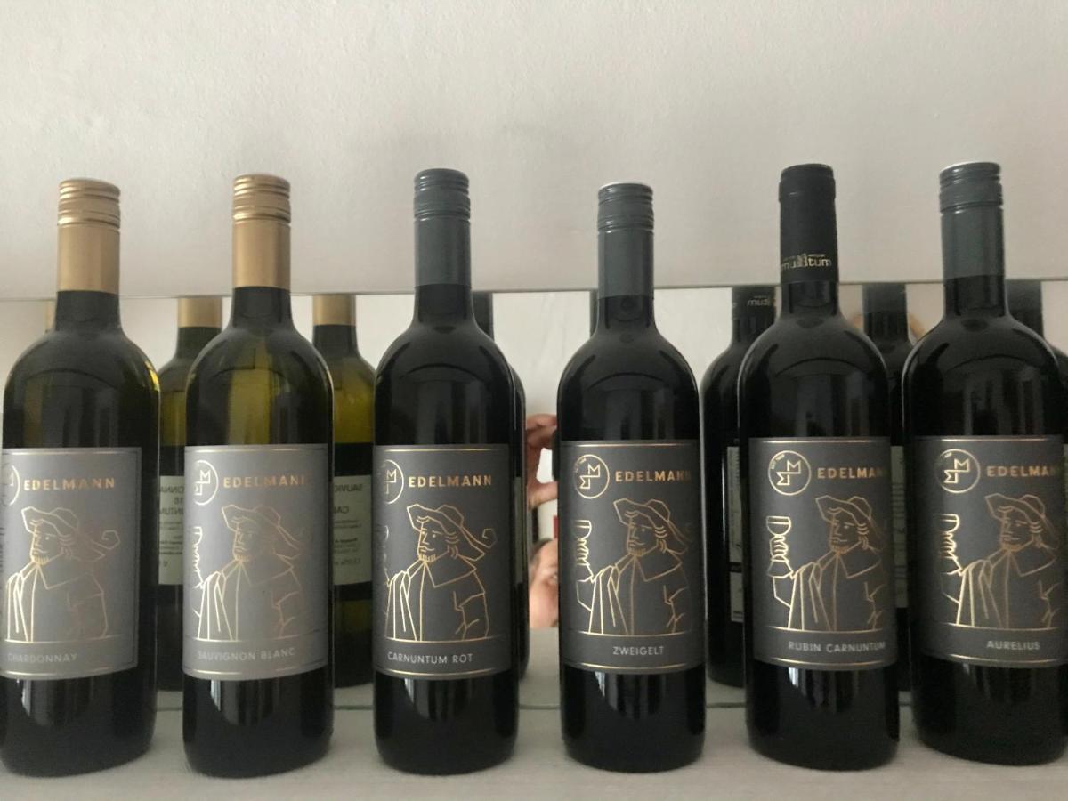 Weingut & Gaestezimmer Edelmann Göttlesbrunn Exterior foto