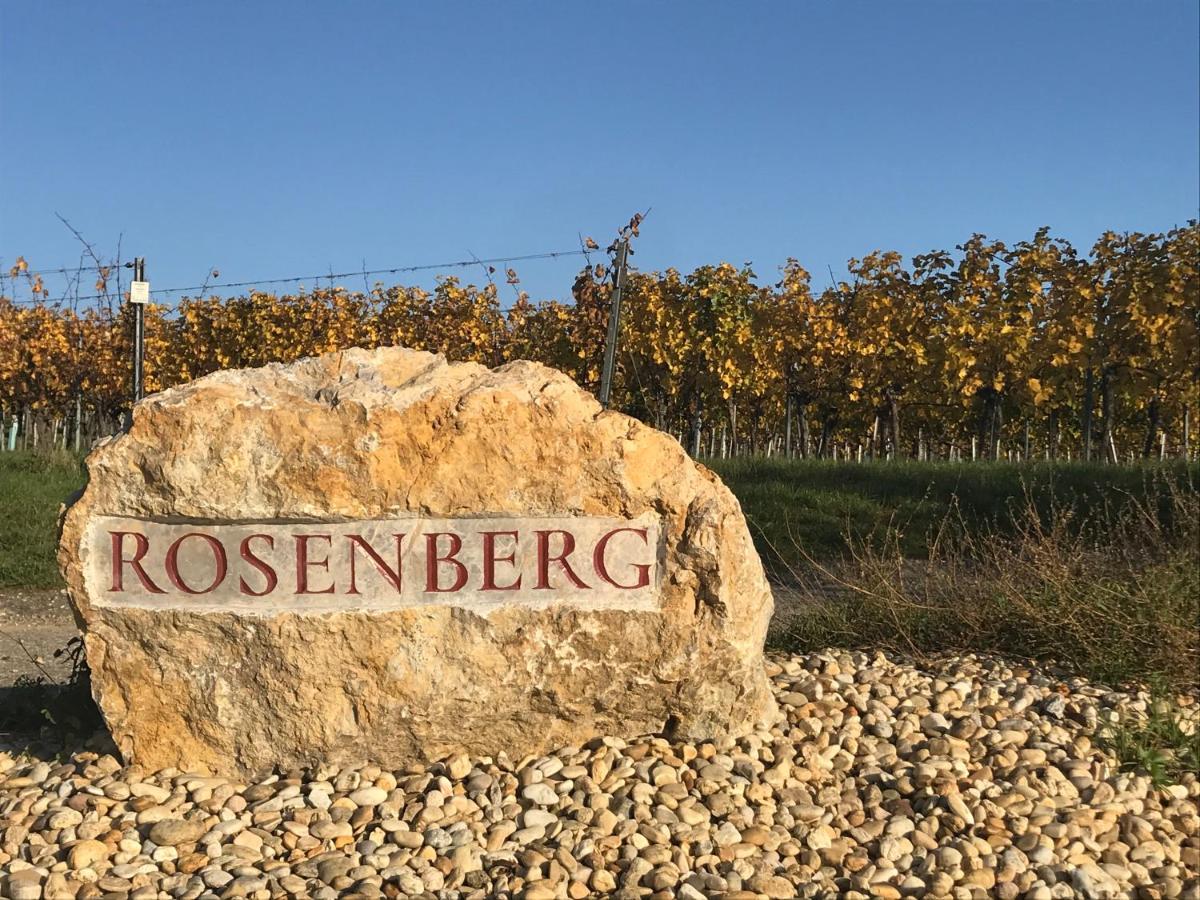 Weingut & Gaestezimmer Edelmann Göttlesbrunn Exterior foto
