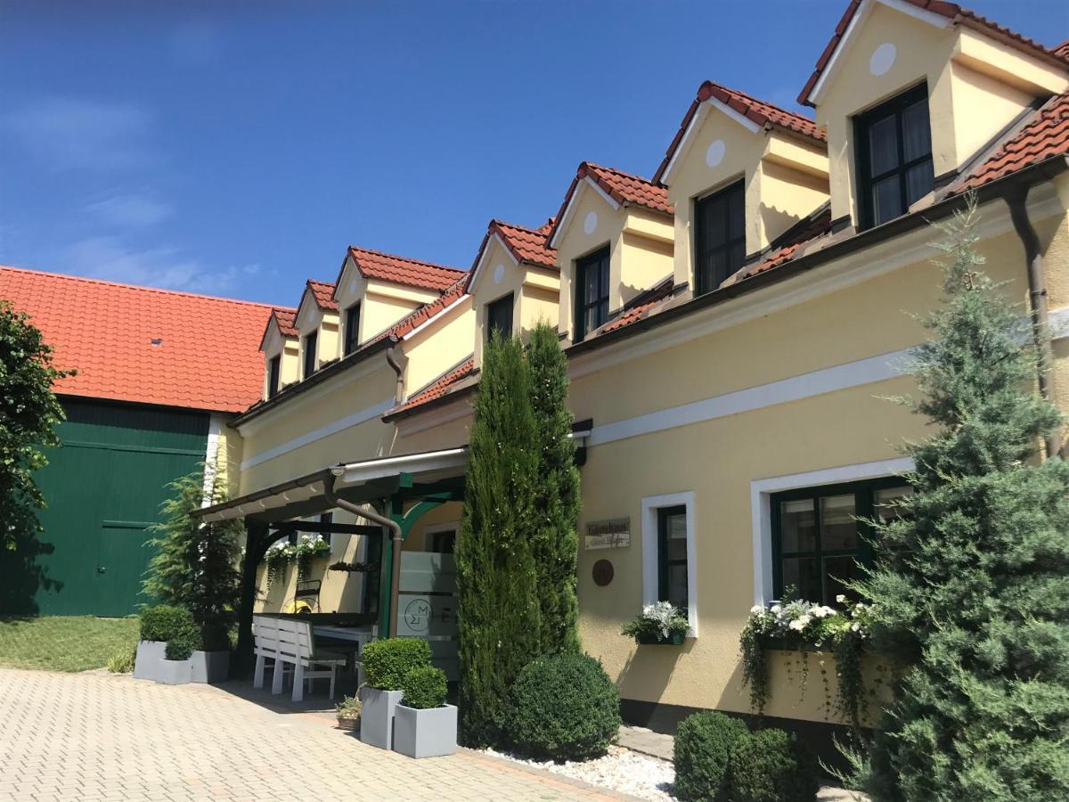 Weingut & Gaestezimmer Edelmann Göttlesbrunn Exterior foto